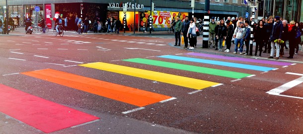 20201111_Regenboog zebrapad.jpg