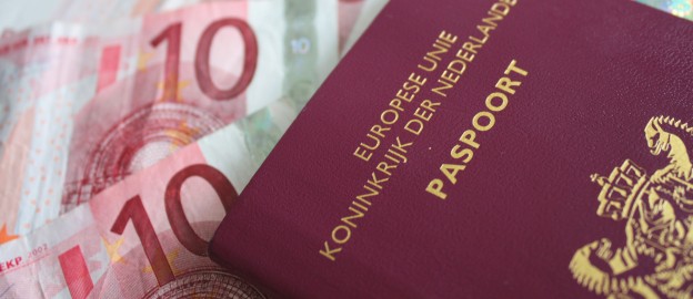 geld en paspoort.jpg